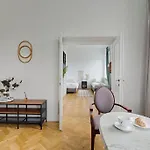 Top Place*Unique Royal Route View*4 Bedrooms*6Beds
